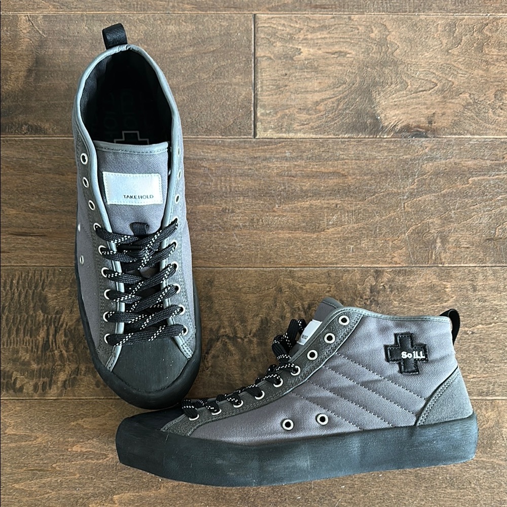 SoiLL men’s approach shoes never worn